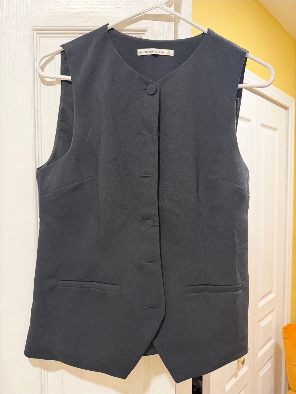 Abercrombie & Fitch Black Sleeveless Tailored Vest